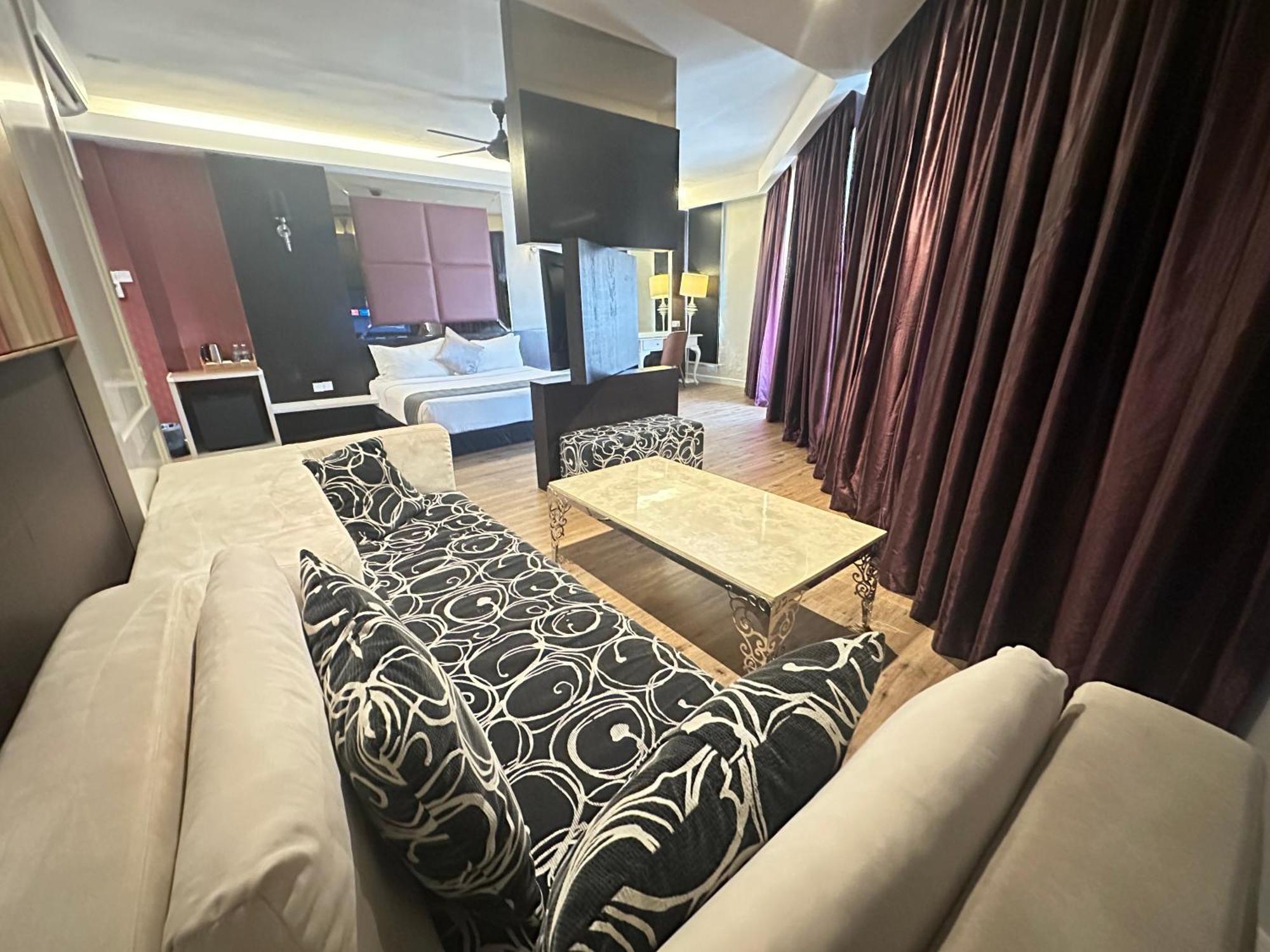 เดอะ สเตอร์ลิง บูทิคโฮเต็ล Hotel Malacca ภายนอก รูปภาพ