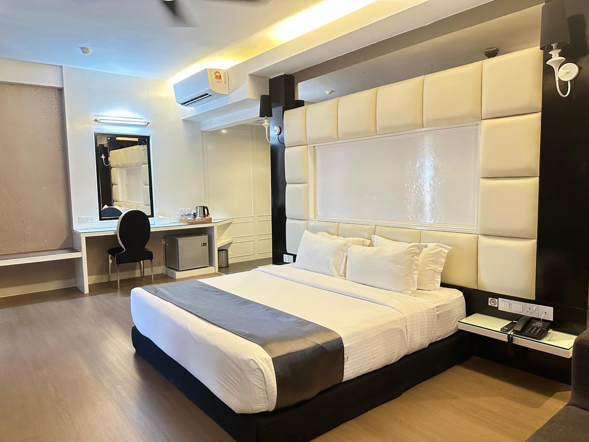 เดอะ สเตอร์ลิง บูทิคโฮเต็ล Hotel Malacca ภายนอก รูปภาพ